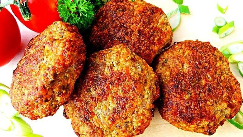 Chicken cutlet - a hearty dish in the chicken day menu of the 6 petal diet. 